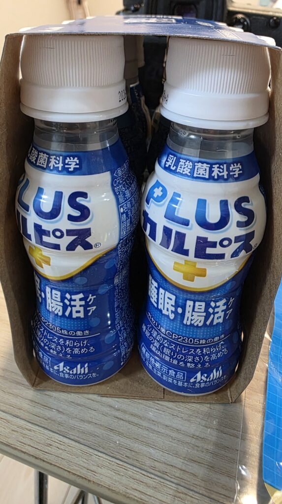 PLUSカルピスのパッケージを横から撮った写真。