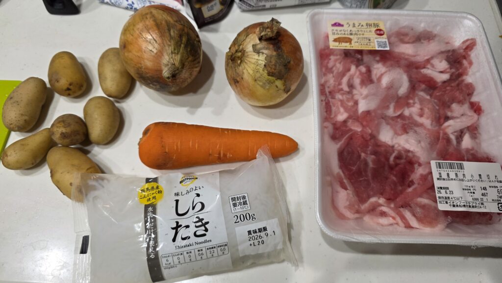 じゃがいも、たまねぎ、にんじん、しらたき、豚こま切れ肉