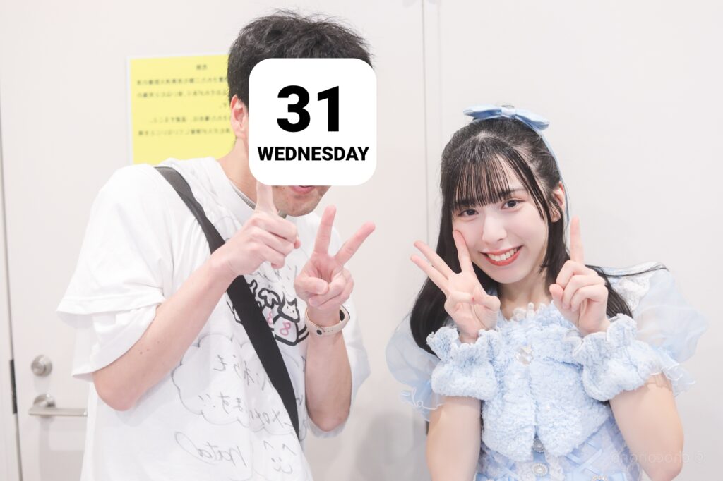 embellir(あんべりー)の水野ひなた(みずのひなた)ちゃんと特典会で撮ってもらったツーショット。二人で指で「1231」大晦日を表現している。
2025年12月31日SHIBUYA ONE5　ONE5 SHUFFLE FESTIVALにて撮影。