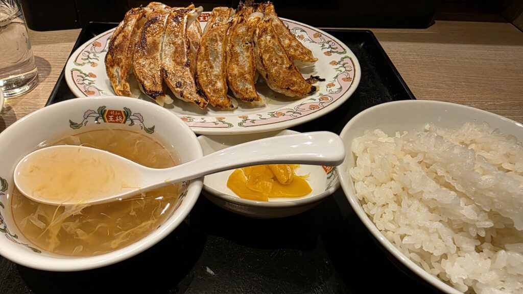 餃子の王将のにんにく激マシ餃子定食。